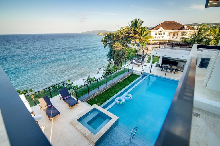 Vista Sol Mar villa exterior with a private swimming pool and ocean view